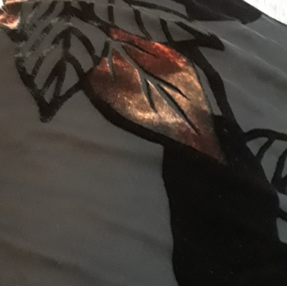 Silk velvet sheer Leaf patterned scarf - Picture 8 of 9